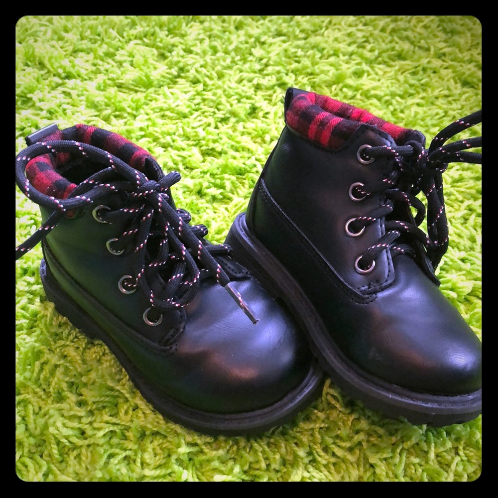 OshKosh Boots - Size 6, Like New!
